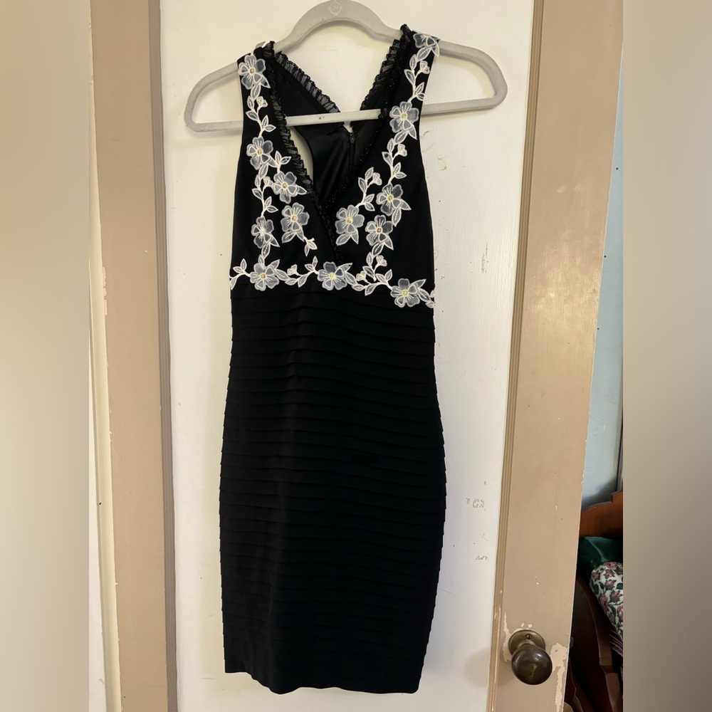 Stunning vintage Nicole Miller 8 dress